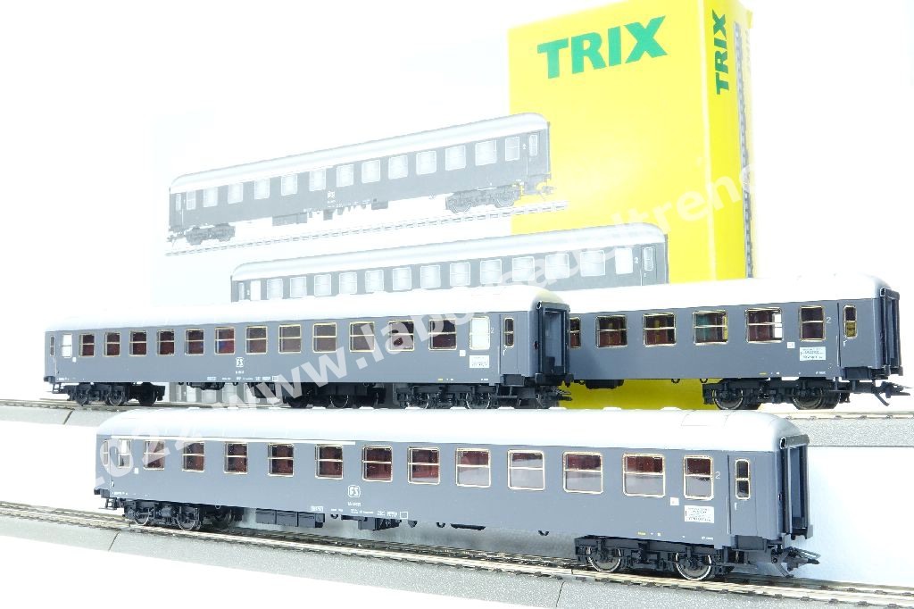 Trix - 23414 Set 3 Carrozze Tipo X FS 'Riviera Express' Con Due 2a Cl ...